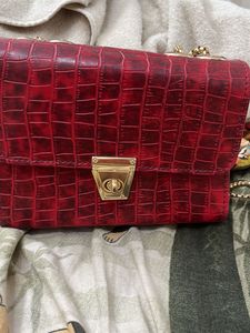 Chic Red Croc Embossed Chain Bag