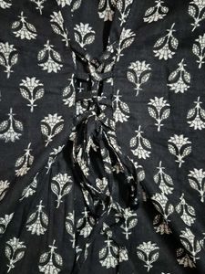 Chic Black &amp; White Floral Tunic