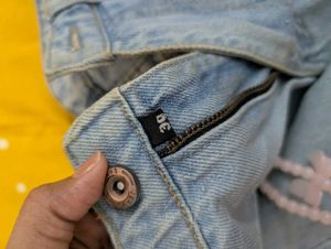 Light Wash Relaxed Fit Jeans