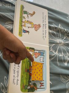 Hide-and-Seek Pig Lift-the-Flap Book
