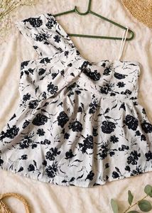 Chic One-Shoulder Floral Top