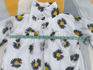 White Daisy Print Flare Sleeve Top