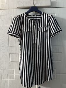 🦓Chic Black &amp; White Striped Top