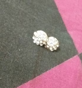 🎀🔥New 🌸Price Drop Cute Studs Earrings