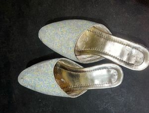 Ethnic trendy footwear 🎀