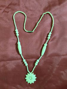 White Coloured Beautiful Neck Piece