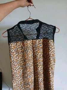 Chic Sleeveless Leopard Print Top with Black Lace