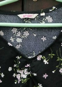 Black Floral V-Neck Crop Top - XL Size