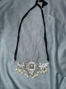 Elegant Choker Necklace with Pearls