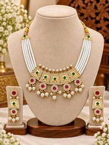 Stunning Kundan Necklace &amp; Earring Set
