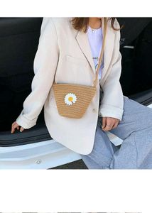 Cute Daisy Straw Crossbody Bag