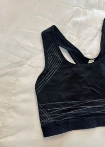 Comfortable Black Sports Bra with Striped Detail
