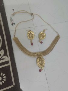 Elegant Gold Necklace &amp; Earring Set