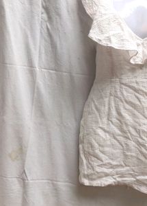21T. CUTE OFF WHITE TOP