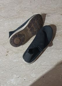 Stylish Dark Grey Slip-On Sneakers