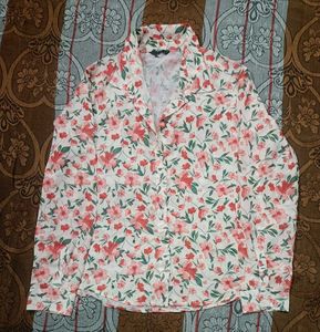 Chic Floral Print Button-Up Shirt