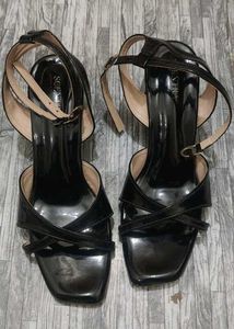 Stylish Black Heeled Sandals