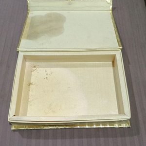 big box with magnetic closure