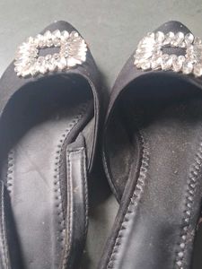 Elegant Black Flats with Crystal Embellishment