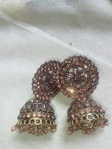Earrings With Mantika