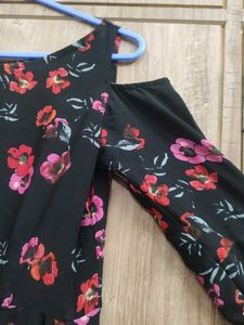 Price 💧 dropped 🌹Beautiful Slit Cut Kurti