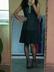 Elegant Sleeveless Black Dress