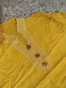 💛Beautiful Yellow Short Top💛