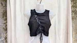 I. Chic Black Lace-Up Crop Top
