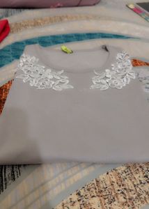 floral design grey tshirt
