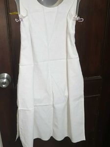 Simple White Sleeveless A-Linne camisole