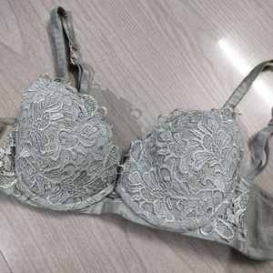 Vera Wang Luxurious Lace Bra