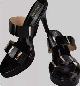 Kiravi Black Golden Heels 👠