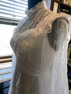 Lace Vintage Wedding Dress/ Gown