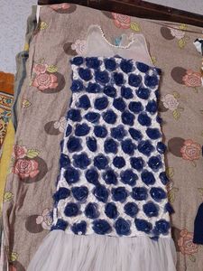 This elegant navy blue and white body dress featur
