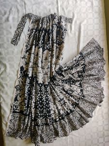 Black And White Floral Print Skirt 🖤🤍