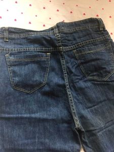 Chinese ripped straight legged summer jeans