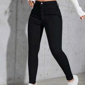 New with tag Black High-Rise Skinny Jeans