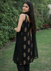 Black &amp; Gold Paisley Print Kurta Set