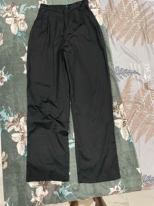 Chic Black Wide-Leg Trousers