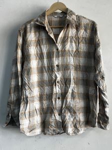 women’s Uniqlo classic Plaid Button-Up Shirt