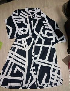 Stylish Black &amp; White Geometric Print Maxi Dress