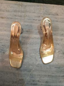 heel sandal
