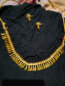 NECKLACE AND CHAIN