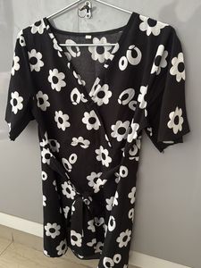 Daisy Print Wrap Top