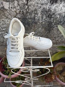 Women's classic white sneakers !🤍