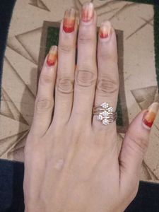 Sparkling floral ring stone rin