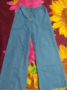 Size 30 Blue Jeans In Loose Pattern