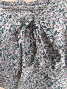 Floral Print Tie-Neck Cropped Top