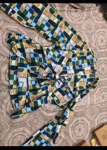 Branded Geometric Print Wrap Top in xl siz