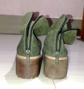 WOMAN OLIVE GREEN BOOTS